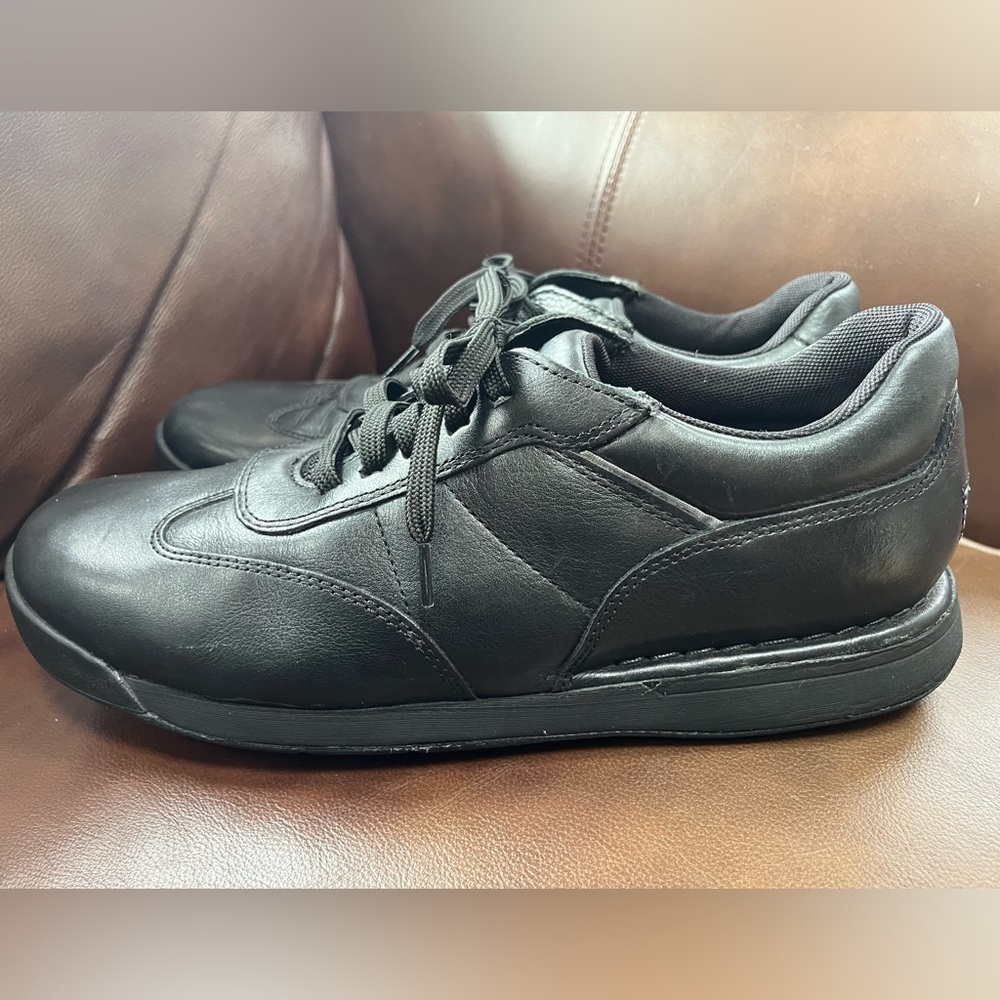 Rockport Prowalker men’s 9.5